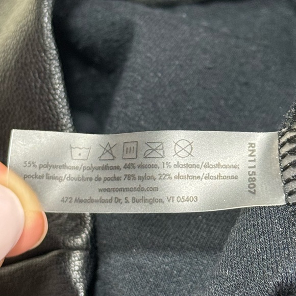 Commando faux leather relaxed fit joggers in black - Picture 7 of 7